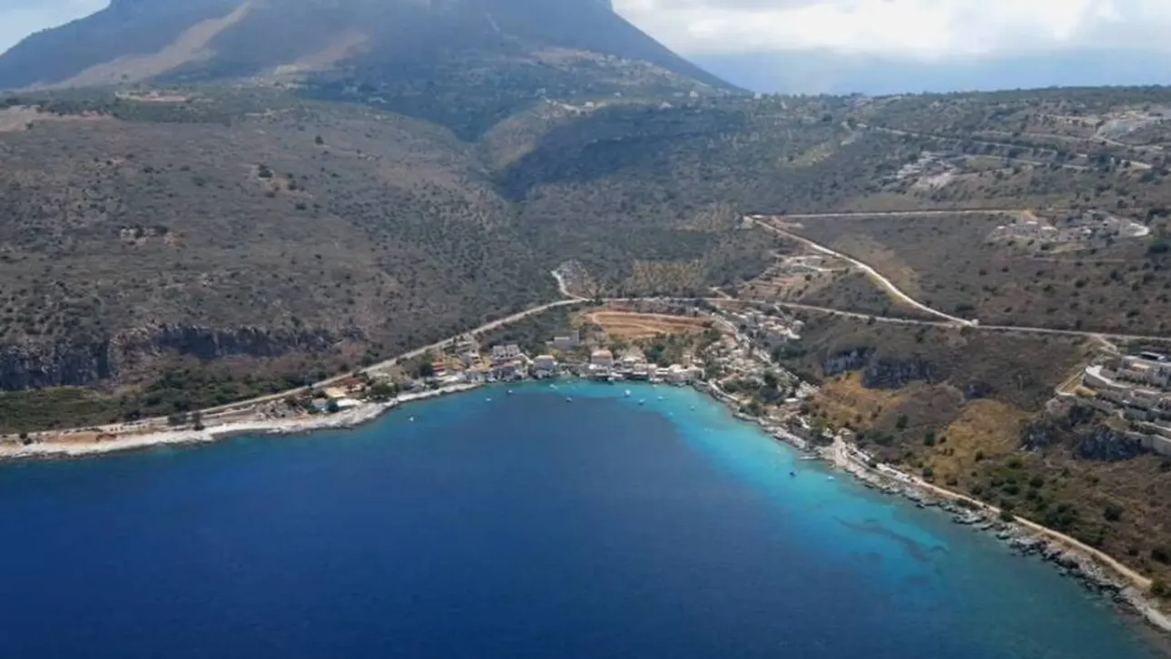 Λιμένι: Ένας επίγειος παράδεισος στη Μάνη