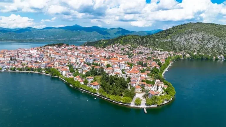 1754492643738_kastoria_shutterstock_2627109977